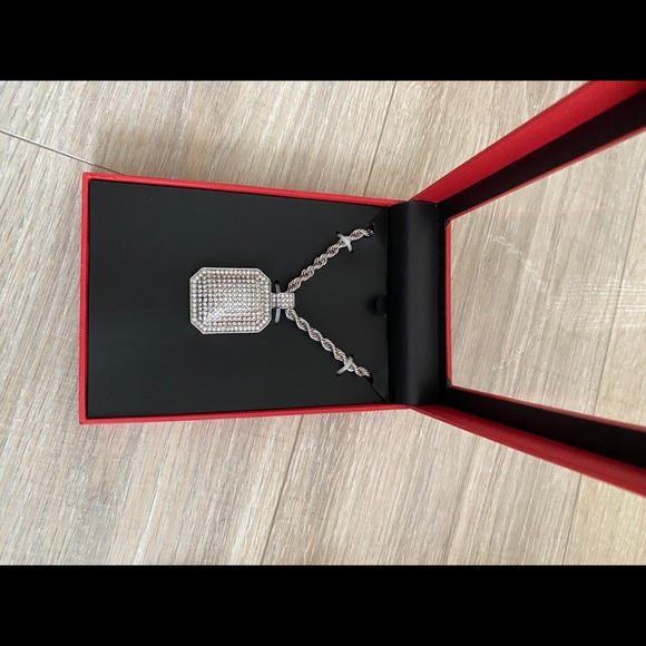 Men’s bling iced out basketball hoop ball necklace - Picture 4 of 4